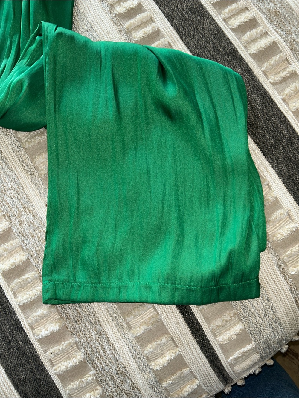 Green Wide-Leg Satin Pants with Elastic Waist - Picture 4 of 4